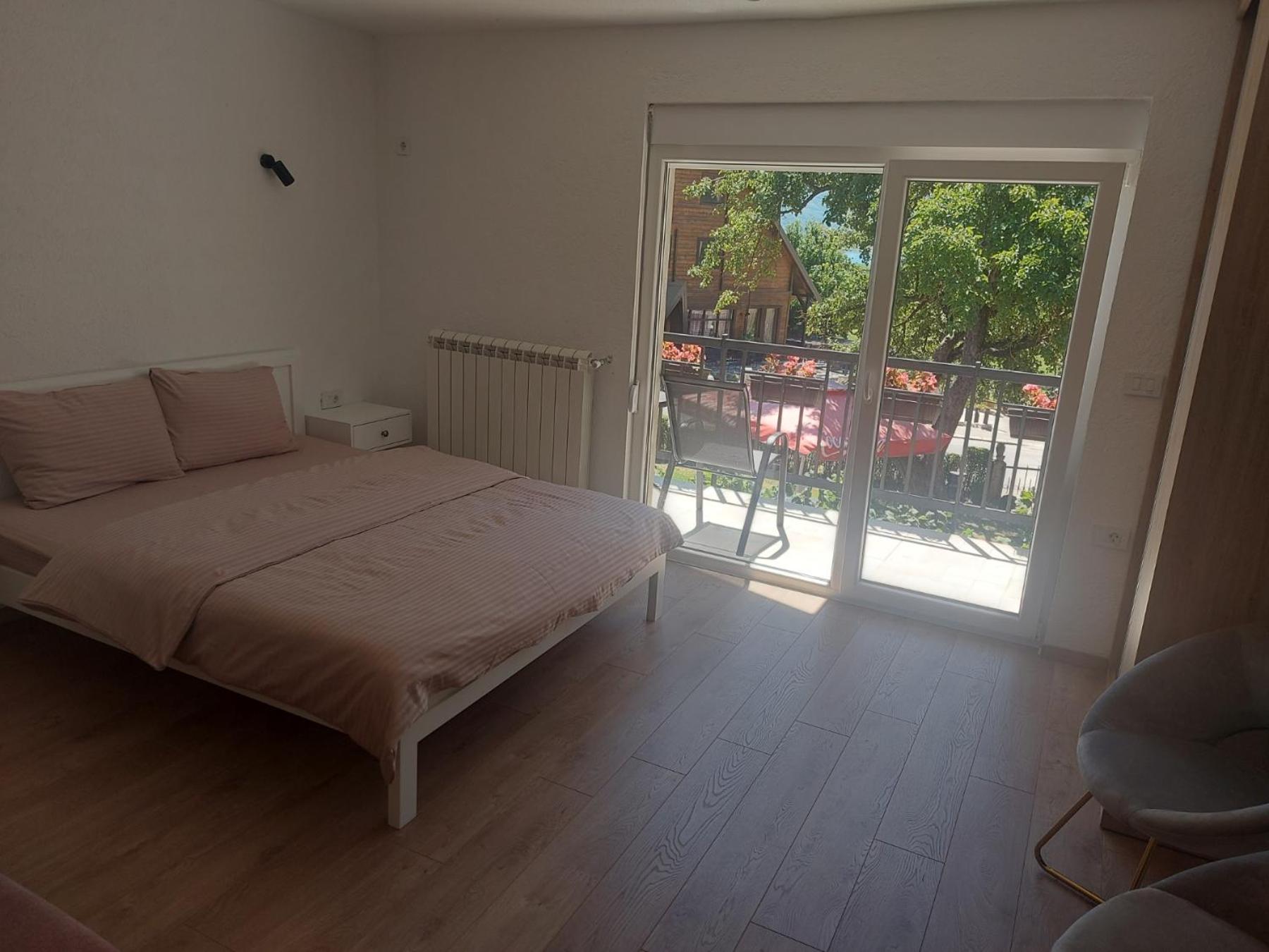 Rooms Lida & Friendly Home Plav Bagian luar foto